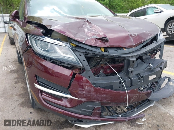 2018 Lincoln MKC Premiere z VIN 5LMCJ1C98JUL30207, wystawiony jako IAAI lot #42275853 z przebiegiem 51 206 mil mil oraz . Historia ofert i sprzedaży dostępna na DreamBid. Obrazek 19.