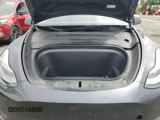 2024 Tesla Model Y z VIN 7SAYGDED5RF018979, wystawiony jako Copart lot #55651195 z przebiegiem 10 488 mil mil oraz Czysty tytuł • Clean title. Historia ofert i sprzedaży dostępna na DreamBid. Obrazek 12.