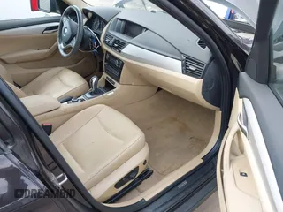 2015 BMW X1 sDrive28i z VIN WBAVM1C52FVW56961, wystawiony jako IAAI lot #42053931 z przebiegiem 97 648 mil mil oraz . Historia ofert i sprzedaży dostępna na DreamBid. Obrazek 5.
