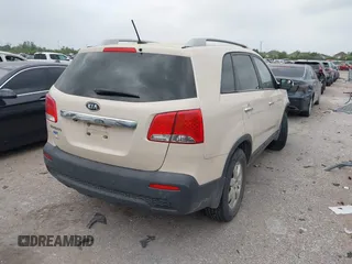 2011 Kia Sorento LX with VIN 5XYKT4A16BG081226, listed as a IAAI auction lot 41950053 with 246,359 mi miles. Bid and sale history available at carsss.com. Image 4.