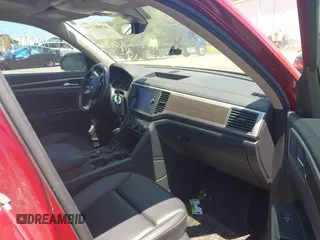 2019 Volkswagen Atlas SE with VIN 1V2UR2CA4KC553905, listed as a IAAI auction lot 42401734 with 71,405 mi miles and . Bid and sale history available at DreamBid. Image 5.