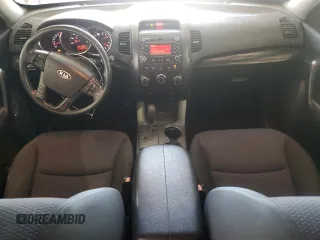 2011 Kia Sorento LX z VIN 5XYKT4A12BG161445, wystawiony jako Copart lot #56348755 z przebiegiem 199 777 mil mil oraz Szkoda całkowita • Salvage title. Historia ofert i sprzedaży dostępna na DreamBid. Obrazek 8.