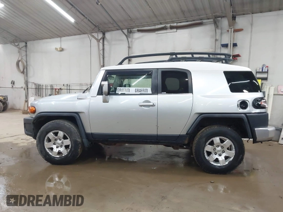 2007 Toyota FJ Cruiser with VIN JTEBU11F470035202, listed as a IAAI auction lot 41972066 with 241,021 mi miles. Bid and sale history available at carsss.com. Image 14.