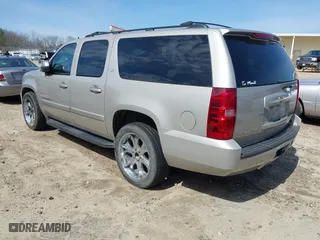2007 Chevrolet Suburban LT with VIN 3GNFC16J37G306159, listed as a IAAI auction lot 41746563 with 289,770 mi miles. Bid and sale history available at carsss.com. Image 3.