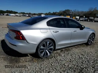 2022 Volvo S60 Momentum with VIN 7JRL12FZ4NG177811, listed as a Copart auction lot 82125004 with 41,997 mi miles and Salvage Title. Bid and sale history available at carsss.com. Image 3.