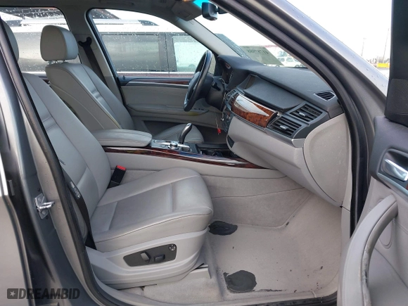 2007 BMW X5 3.0si with VIN 5UXFE43517LY81728, listed as a IAAI auction lot 41787988 with 82,999 mi miles. Bid and sale history available at carsss.com. Image 5.