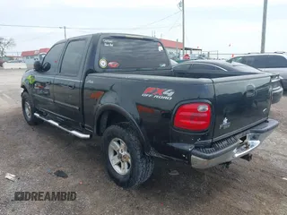 2002 Ford F-150 XLT with VIN 1FTRW08L72KD27457, listed as a IAAI auction lot 41993148 with 372,589 mi miles. Bid and sale history available at carsss.com. Image 3.