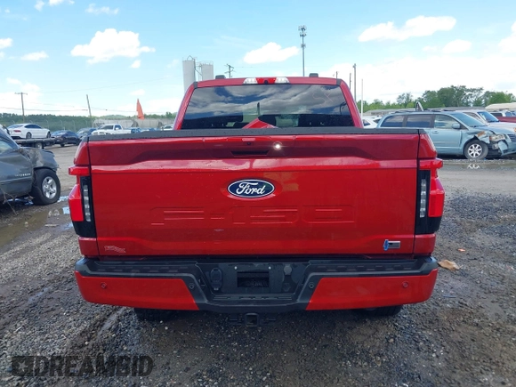 2024 Ford F-150 Lightning Flash z VIN 1FT6W3L7XRWG02773, wystawiony jako IAAI lot #42266067 z przebiegiem 7 256 mil mil oraz . Historia ofert i sprzedaży dostępna na DreamBid. Obrazek 17.