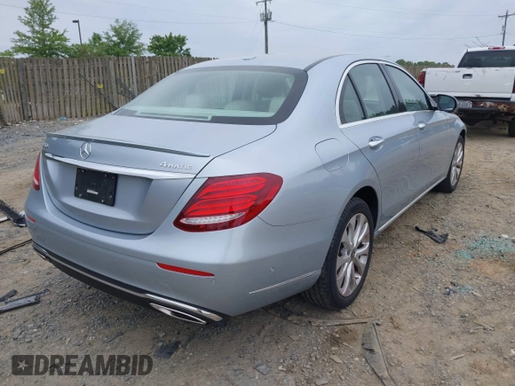 2018 Mercedes-Benz E 300 with VIN WDDZF4KB3JA385504, listed as a IAAI auction lot 42340289 with 15,336 mi miles and . Bid and sale history available at DreamBid. Image 4.