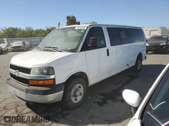 2012 Chevrolet Express Passenger 1LT z VIN 1GAZG1FG4C1100252, wystawiony jako Copart lot #73242444 z przebiegiem 76 779 mil mil oraz Szkoda całkowita • Salvage title. Historia ofert i sprzedaży dostępna na DreamBid. Obrazek 1.