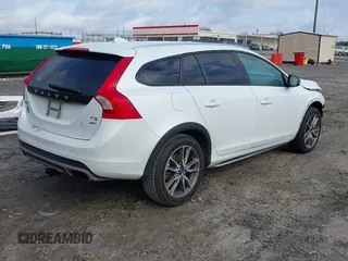 2015 Volvo V60 Cross Country T5 with VIN YV4612HK7F1001607, listed as a IAAI auction lot 41216339 with 138,069 mi miles. Bid and sale history available at carsss.com. Image 4.