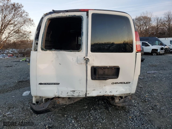 2003 Chevrolet Express Cargo Van with VIN 1GCGG29V131130663, listed as a Copart auction lot 84703514 with 221,120 mi miles and Salvage Title. Bid and sale history available at carsss.com. Image 6.