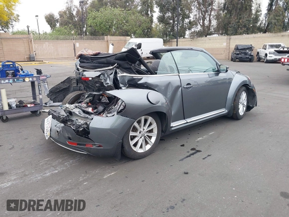 2018 Volkswagen Beetle S z VIN 3VW5DAAT3JM506023, wystawiony jako IAAI lot #42414886 z przebiegiem 33 424 mil mil oraz . Historia ofert i sprzedaży dostępna na DreamBid. Obrazek 4.