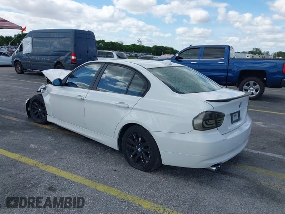 2007 BMW 3 Series 328i with VIN WBAVA33527PG40286, listed as a IAAI auction lot 39151325 with 1 mi miles. Bid and sale history available at carsss.com. Image 3.