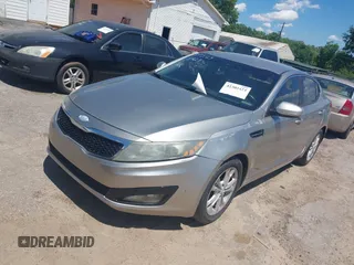 2013 Kia Optima LX z VIN 5XXGM4A74DG216153, wystawiony jako IAAI lot #42304423 z przebiegiem 200 884 mil mil oraz . Historia ofert i sprzedaży dostępna na DreamBid. Obrazek 2.