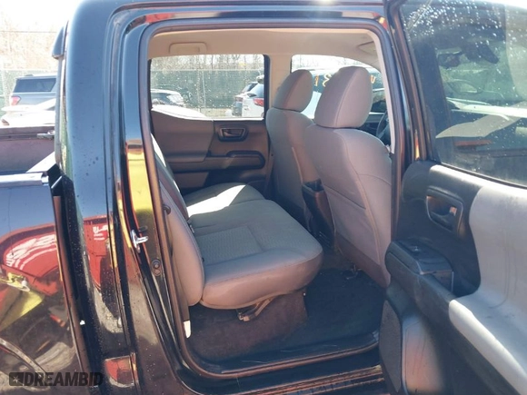 2019 Toyota Tacoma 4WD SR with VIN 3TMCZ5AN3KM201370, listed as a IAAI auction lot 41621231 with 46,148 mi miles. Bid and sale history available at carsss.com. Image 8.