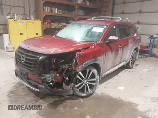 2024 Nissan Pathfinder Platinum z VIN 5N1DR3DK7RC204497, wystawiony jako IAAI lot #41585430 z przebiegiem 34 807 mil mil oraz . Historia ofert i sprzedaży dostępna na DreamBid. Obrazek 17.