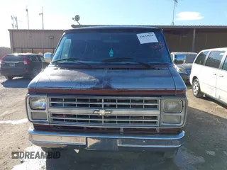 1986 Chevrolet Chevy Van z VIN 1GCEG25N9G7163670, wystawiony jako IAAI lot #41654650 z przebiegiem Nie podano mil oraz . Historia ofert i sprzedaży dostępna na DreamBid. Obrazek 12.