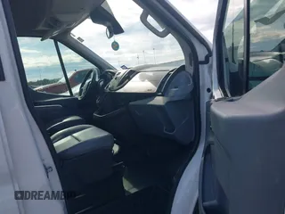 2018 Ford Transit Passenger XL z VIN 1FMZK1CM1JKA17249, wystawiony jako IAAI lot #42143530 z przebiegiem 218 425 mil mil oraz . Historia ofert i sprzedaży dostępna na DreamBid. Obrazek 5.