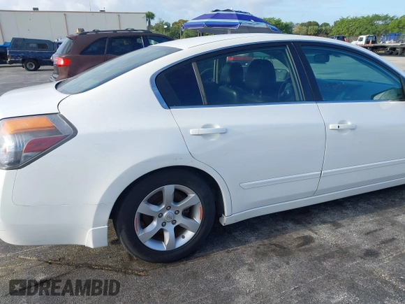 2007 Nissan Altima 2.5 S with VIN 1N4AL21E87C112979, listed as a IAAI auction lot 41929146 with 110,775 mi miles. Bid and sale history available at carsss.com. Image 6.