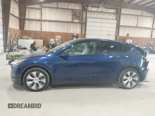 2021 Tesla Model Y Long Range with VIN 5YJYGDEE7MF066269, listed as a IAAI auction lot 42170970 with 70,170 mi miles. Bid and sale history available at carsss.com. Image 14.