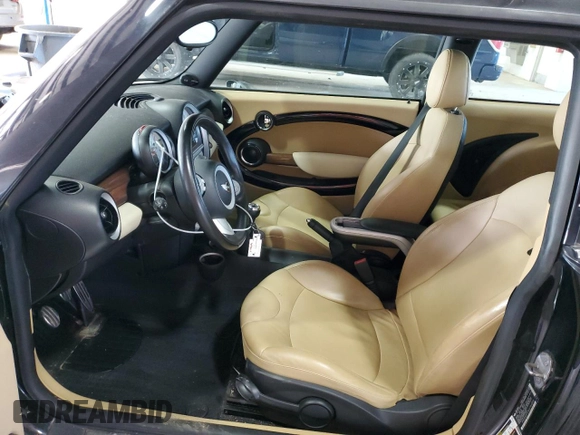 2010 MINI Hardtop S с VIN WMWMF7C55ATX44934, выставлен на аукционе Copart как лот 54049965 с пробегом 66 452 миль миль и Списание • Salvage title. История ставок и продаж доступна на DreamBid. Изображение 7.