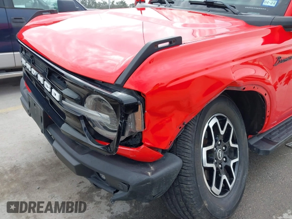 2022 Ford Bronco z VIN 1FMDE5DH7NLA98557, wystawiony jako IAAI lot #41746093 z przebiegiem 61 718 mil mil oraz . Historia ofert i sprzedaży dostępna na DreamBid. Obrazek 6.