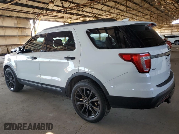 2017 Ford Explorer XLT z VIN 1FM5K8D86HGC87745, wystawiony jako Copart lot #54706325 z przebiegiem 116 107 mil mil oraz Szkoda całkowita • Salvage title. Historia ofert i sprzedaży dostępna na DreamBid. Obrazek 2.