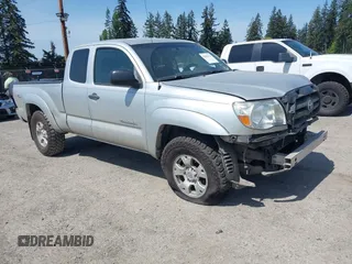 2008 Toyota Tacoma with VIN 5TEUU42N78Z517345, listed as a IAAI auction lot 42036113 with 247,880 mi miles and . Bid and sale history available at carsss.com. Image 1.