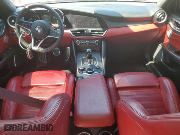 2018 Alfa Romeo Giulia Ti Lusso z VIN ZARFAEEN5J7566856, wystawiony jako Copart lot #52622205 z przebiegiem 68 656 mil mil oraz Szkody całkowita. Historia ofert i sprzedaży dostępna na DreamBid. Obrazek 8.