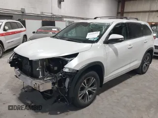 2018 Toyota Highlander LE z VIN 5TDZZRFH5JS250363, wystawiony jako IAAI lot #42049313 z przebiegiem 97 243 mil mil oraz . Historia ofert i sprzedaży dostępna na DreamBid. Obrazek 2.