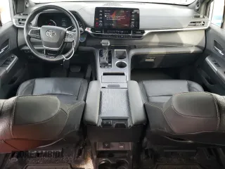 2022 Toyota Sienna XLE Woodland Edition with VIN 5TDASKFC8NS051083, listed as a Copart auction lot 82394134 with 31,538 mi miles and Salvage Title. Bid and sale history available at carsss.com. Image 8.