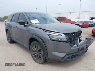 2023 Nissan Pathfinder S z VIN 5N1DR3AC0PC205758, wystawiony jako IAAI lot #41796997 z przebiegiem 37 062 mil mil oraz . Historia ofert i sprzedaży dostępna na DreamBid. Obrazek 1.