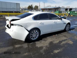 2016 Jaguar XF 35t Premium z VIN SAJBD4BV5GCY10327, wystawiony jako Copart lot #45133085 z przebiegiem 74 860 mil mil oraz Szkoda całkowita • Salvage title. Historia ofert i sprzedaży dostępna na DreamBid. Obrazek 3.
