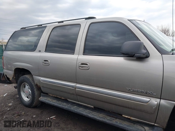 2002 GMC Yukon XL SLT with VIN 3GKFK16Z72G344251, listed as a IAAI auction lot 41644337 with 196,118 mi miles. Bid and sale history available at carsss.com. Image 13.