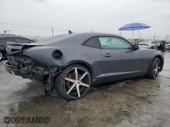 2010 Chevrolet Camaro 2SS z VIN 2G1FT1EW1A9140384, wystawiony jako Copart lot #47317085 z przebiegiem 138 244 mil mil oraz Szkody całkowita. Historia ofert i sprzedaży dostępna na DreamBid. Obrazek 3.