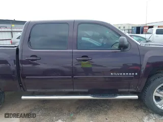 2008 Chevrolet Silverado 1500 LT w/1LT with VIN 2GCEK13J281331057, listed as a IAAI auction lot 41949729 with 276,931 mi miles. Bid and sale history available at carsss.com. Image 13.