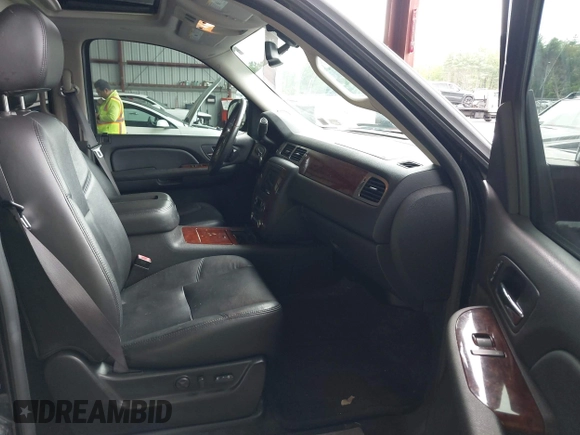 2009 Chevrolet Tahoe LTZ z VIN 1GNFK330X9R219064, wystawiony jako IAAI lot #42261154 z przebiegiem 125 511 mil mil oraz . Historia ofert i sprzedaży dostępna na DreamBid. Obrazek 5.