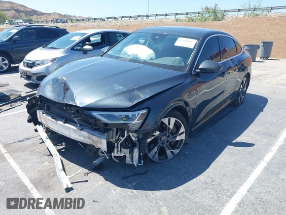 2020 Audi e-tron Sportback Premium Plus z VIN WA12ABGEXLB035392, wystawiony jako IAAI lot #42304663 z przebiegiem 35 382 mil mil oraz . Historia ofert i sprzedaży dostępna na DreamBid. Obrazek 17.