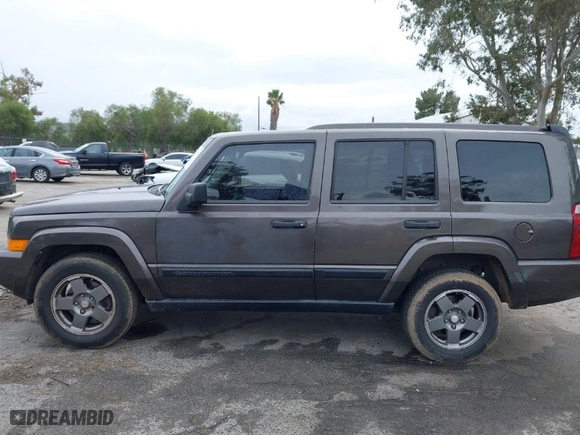2006 Jeep Commander with VIN 1J8HG48N06C129698, listed as a IAAI auction lot 41777105 with 223,816 mi miles. Bid and sale history available at carsss.com. Image 14.