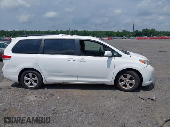2014 Toyota Sienna LE AAS с VIN 5TDKK3DC9ES496428, выставлен на аукционе IAAI как лот 42623561 с пробегом 432 867 миль миль и . История ставок и продаж доступна на DreamBid. Изображение 13.