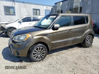 2013 Kia Soul + z VIN KNDJT2A66D7550553, wystawiony jako Copart lot #52273045 z przebiegiem 147 774 mil mil oraz Szkoda całkowita • Salvage title. Historia ofert i sprzedaży dostępna na DreamBid. Obrazek 1.