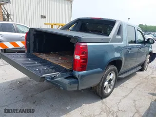 2009 Chevrolet Avalanche LT w/2LT with VIN 3GNFK22039G178725, listed as a IAAI auction lot 39426610 with 168,432 mi miles. Bid and sale history available at carsss.com. Image 4.
