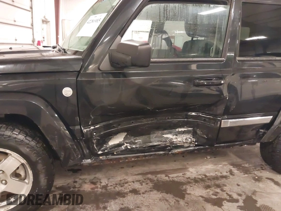 2010 Jeep Commander Sport z VIN 1J4RG4GT4AC115611, wystawiony jako IAAI lot #42286985 z przebiegiem 149 365 mil mil oraz . Historia ofert i sprzedaży dostępna na DreamBid. Obrazek 6.