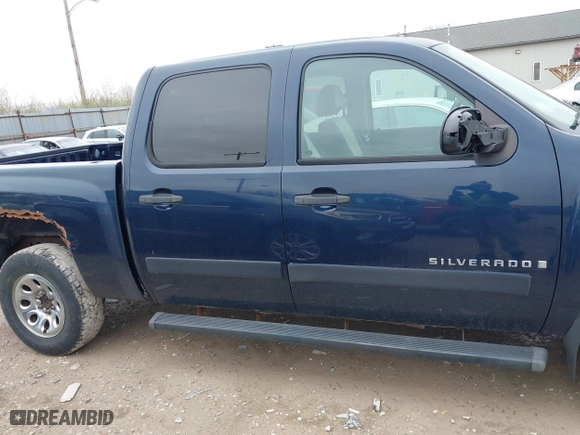 2007 Chevrolet Silverado 1500 LT w/1LT with VIN 3GCEK13C17G508138, listed as a IAAI auction lot 41898585 with 277,736 mi miles. Bid and sale history available at carsss.com. Image 13.