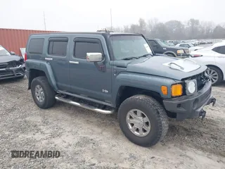 2007 Hummer H3 SUV with VIN 5GTDN13E178106008, listed as a IAAI auction lot 41114010 with 172,695 mi miles. Bid and sale history available at carsss.com. Image 1.