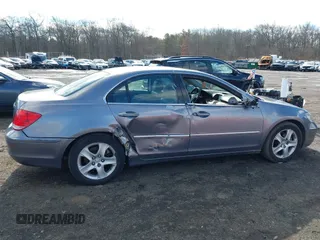 2007 Acura RL Tech Pkg with VIN JH4KB16617C000200, listed as a IAAI auction lot 41592490 with 224,508 mi miles. Bid and sale history available at carsss.com. Image 17.
