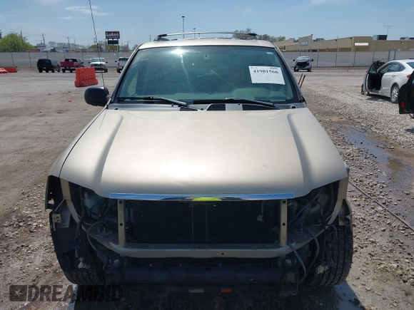 2005 GMC Envoy SLE with VIN 1GKDT13S252264932, listed as a IAAI auction lot 41981566 with 140,566 mi miles. Bid and sale history available at carsss.com. Image 13.