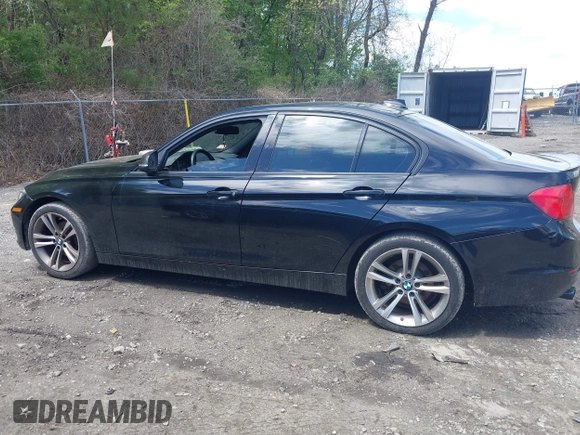 2015 BMW 3 Series 328i xDrive с VIN WBA3B5G55FNS18689, выставлен на аукционе IAAI как лот 42188139 с пробегом 90 612 миль миль и . История ставок и продаж доступна на DreamBid. Изображение 14.