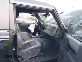 2024 Ford Bronco Big Bend с VIN 1FMDE7AH2RLA80523, выставлен на аукционе IAAI как лот 41452287 с пробегом 3 490 миль миль и . История ставок и продаж доступна на DreamBid. Изображение 5.